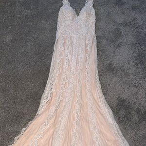 Wedding dress (Camille La Vie)
